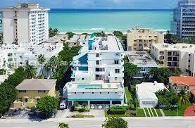 Primary Photo - 9156 Collins Ave