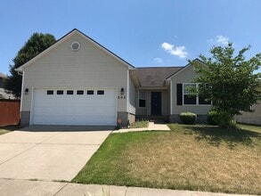 Building Photo - 205 Fox Run Rd