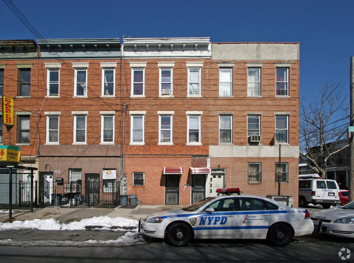 Foto del edificio - 1017 Sutter Ave
