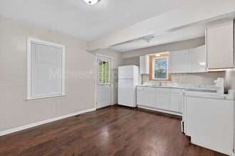 Building Photo - 224 S Harvey Ave