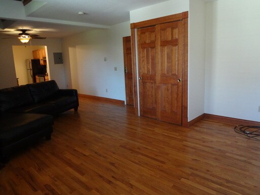 Foto del edificio - Spacious 2-Story 1-Bedroom/1.5-Bathroom Lo...