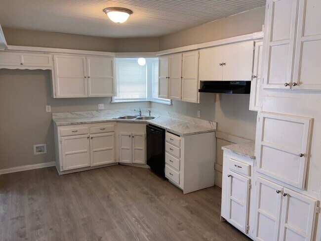 Foto del edificio - Call 918-921-9955 To Schedule Your Showing...