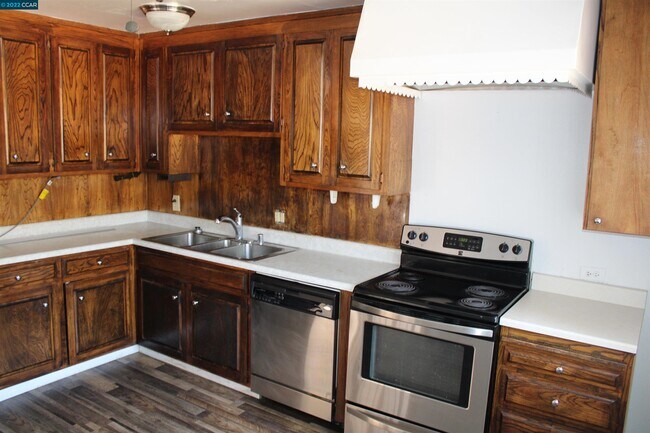 Building Photo - 5759 Nottingham Dr