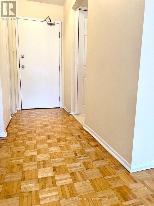 Photo du bâtiment - 260 Brittany Dr