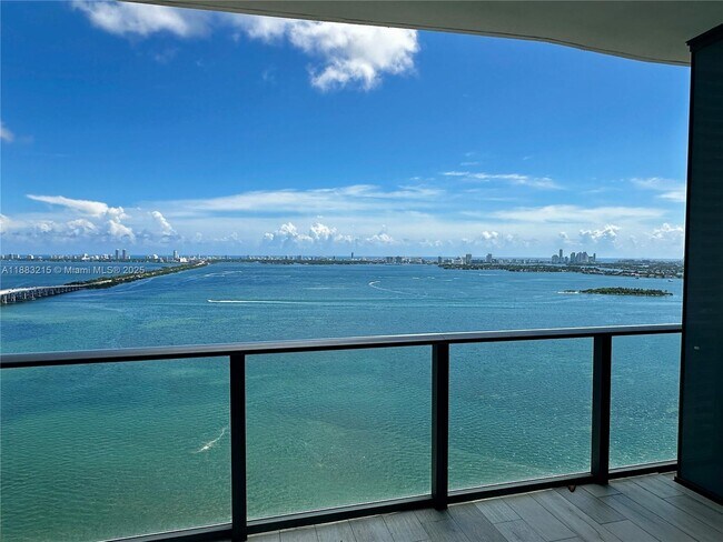 Foto del edificio - 480 NE 31st St