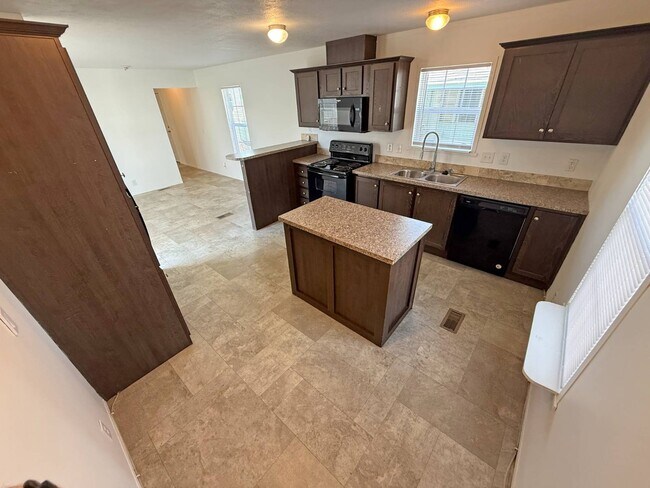 Building Photo - 2501 N Apperson Way