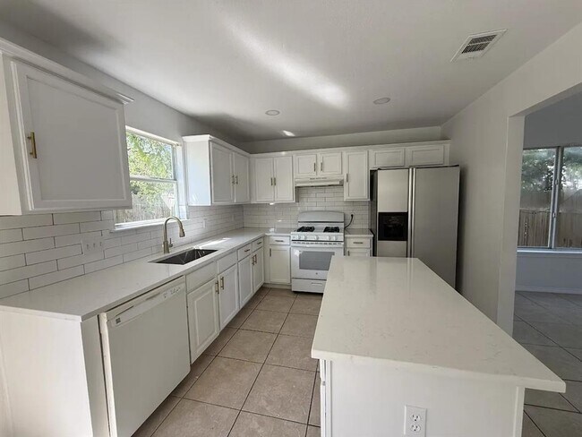 Foto del edificio - 2324 Friarcreek Loop