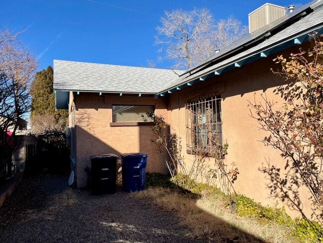 Foto del edificio - Girard UNM