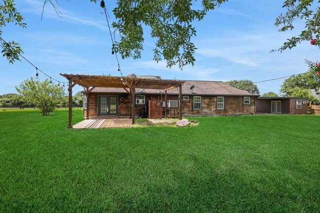 Building Photo - 36704 Broncho Rd