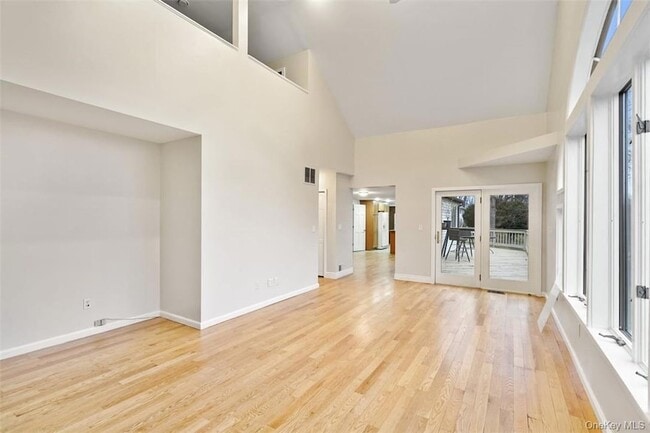 Building Photo - 17 Valley Dr