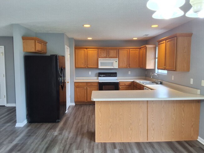 Building Photo - 21 Astaire Dr