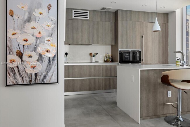 Foto del edificio - 17550 Collins Ave