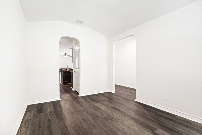 Foto del edificio - Well-Maintained 3-Bedroom Home – Ideal for Students & Professionals!