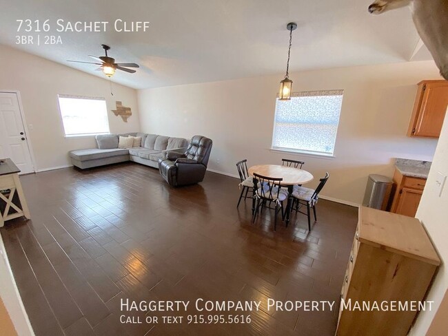 Foto del edificio - 7316 Sachet Cliff Dr