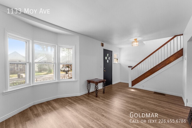 Building Photo - Absolutely Stunning Single Family home nea...