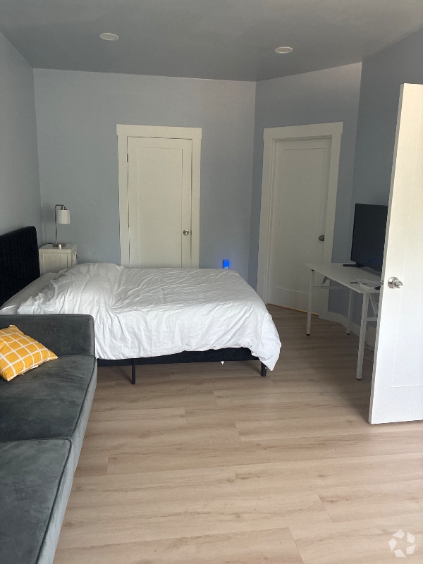 Building Photo - 4545 Thrush Dr NE