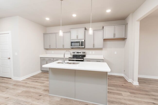 Foto del edificio - Beautiful 5 Bedroom, 2.5 Bath New Construc...