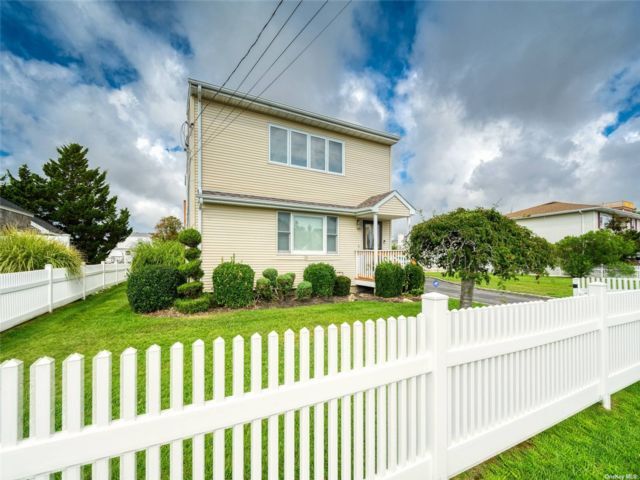 Foto del edificio - 300 East Dr