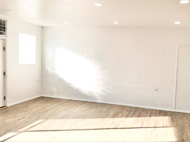 Building Photo - "Affordable Studio Living in the Heart of ...