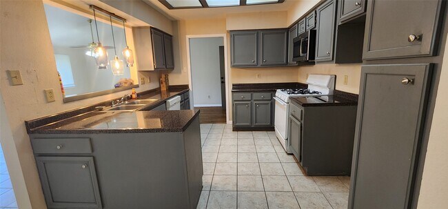 Building Photo - 15215 Ensenada Dr