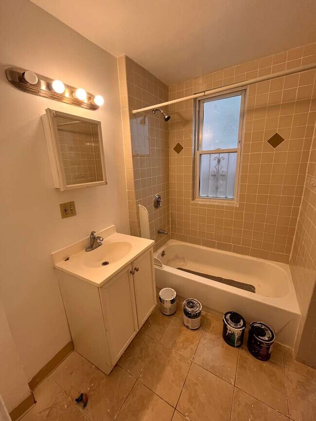 Building Photo - 10 Bucknam St