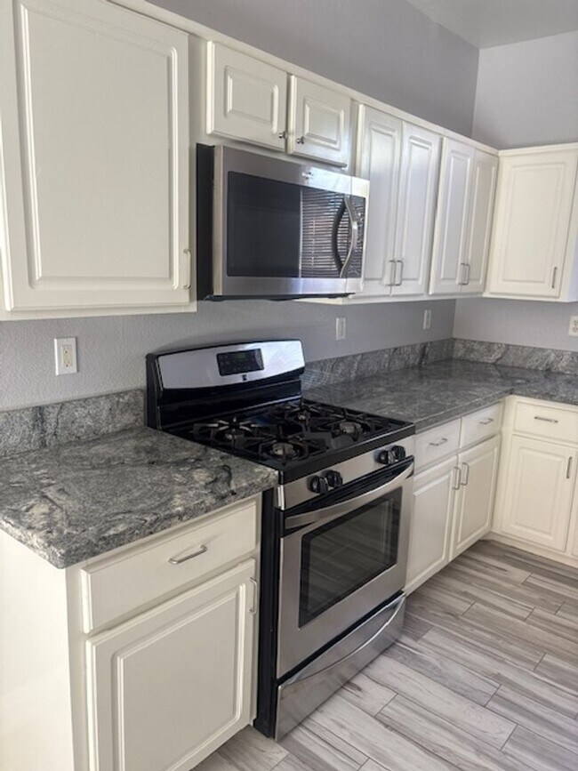 Foto del edificio - one story house with 3 bedrooms