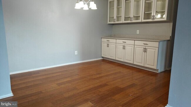 Foto del edificio - 561 Florida Ave