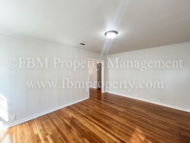 Foto del edificio - 608 W Lake St