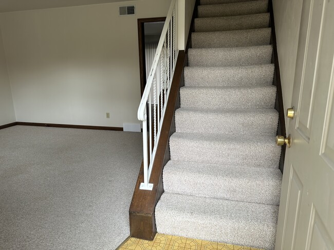 Foyer view/Living room - 3852 Canterbury Dr