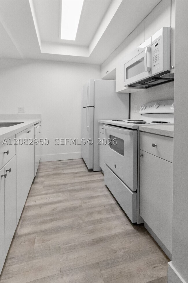Building Photo - 8100 Geneva Ct