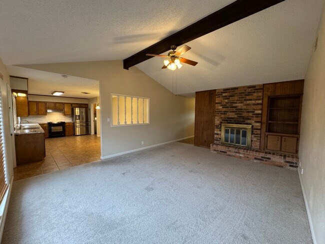 Foto del edificio - Available Now in Greenway Park!