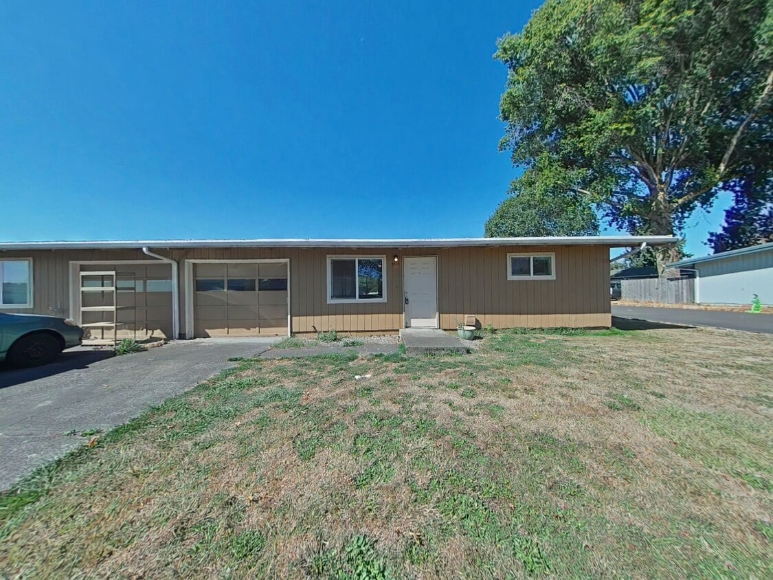Primary Photo - 2 Bedroom Duplex ~ Albany ~ Pet Friendly