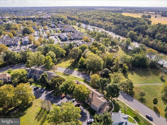 Building Photo - 18 Pond View Dr