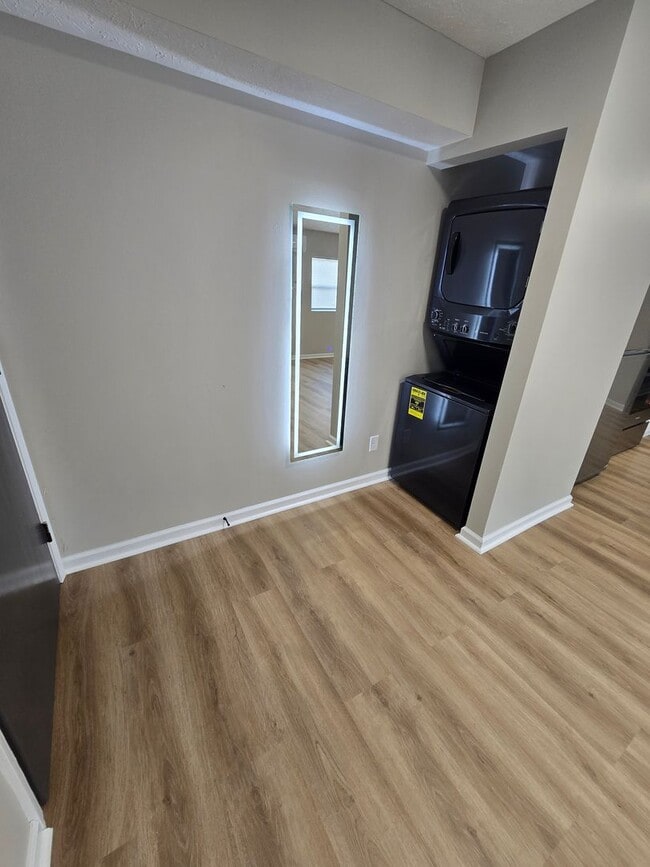 Building Photo - Welcome Home to Bellagio South Living: Where Comfort Meets Convenience