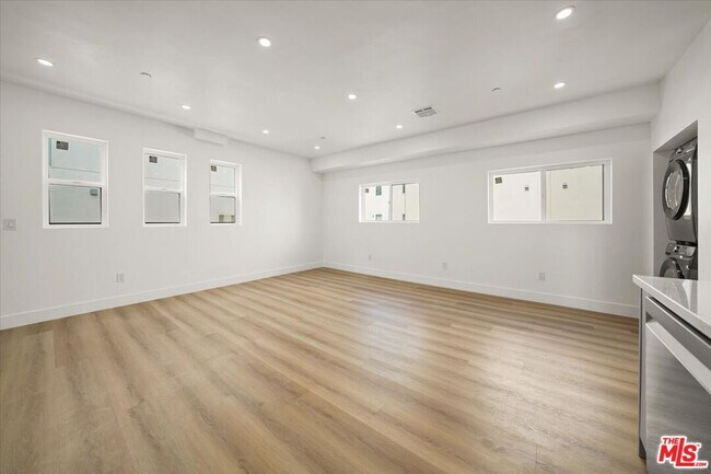 Foto del edificio - 912 N Hudson Ave