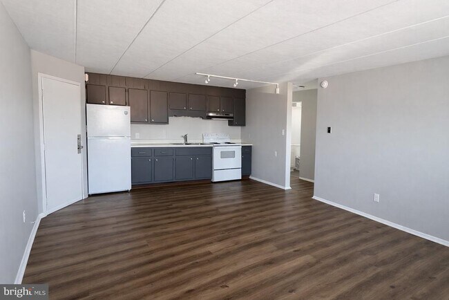 Building Photo - 403 N Newberry St