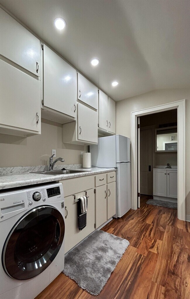 229 N Ludington St Unit 2, Columbus, WI 53925 Room for Rent in