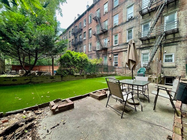 Foto del edificio - 1035 Washington St