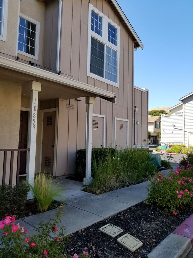 Foto del edificio - 2 Bed 2 Bath In Dublins California Highlands