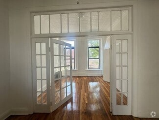 Building Photo - 33 Woodhull St