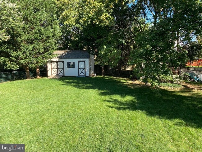 Building Photo - 127 Belmont Dr SW