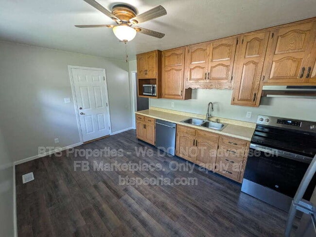 Building Photo - 306 Parkview Dr