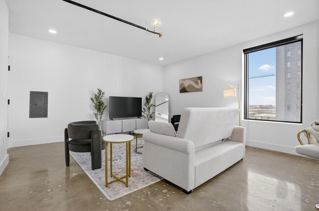 Building Photo - 116 W 3rd St