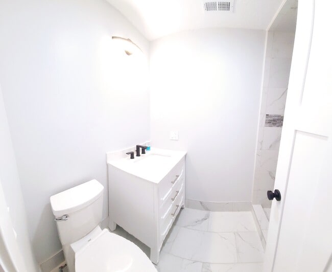 Building Photo - 699 N 600 E