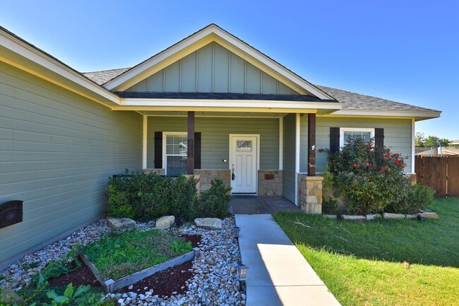 Building Photo - Tuscola rental!  3/2/2