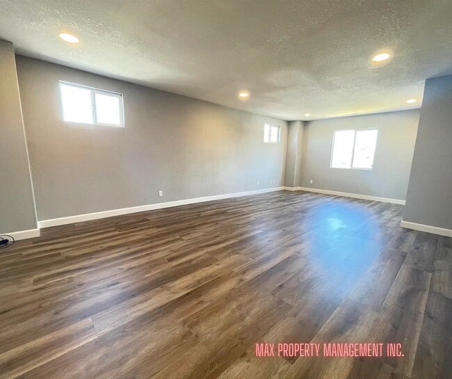Building Photo - 5483 Wadean Pl