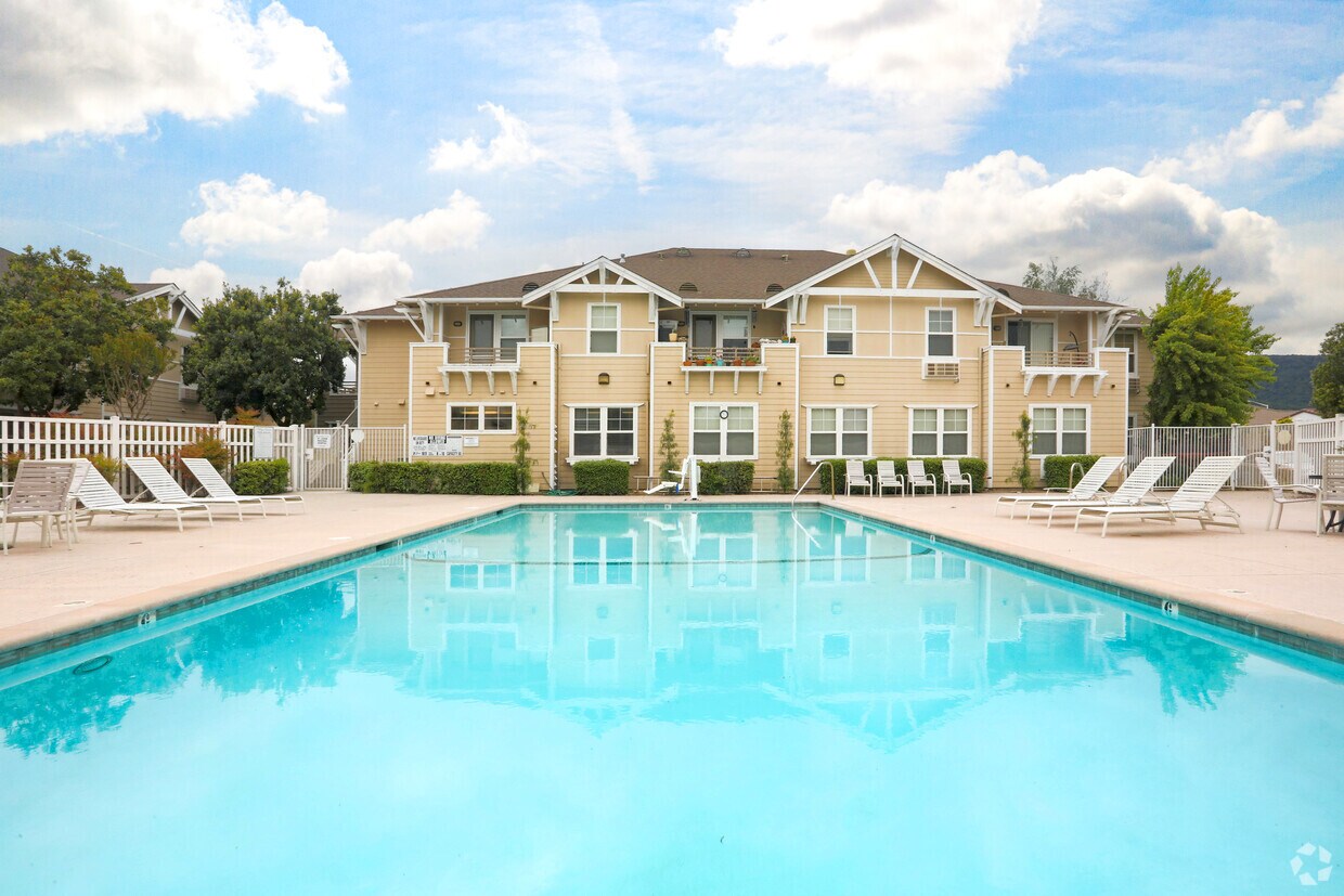 Foto principal - Town Square at Village Green- Seniors 62+