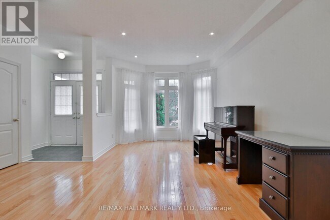 Photo du bâtiment - 15 Briarglen Rd