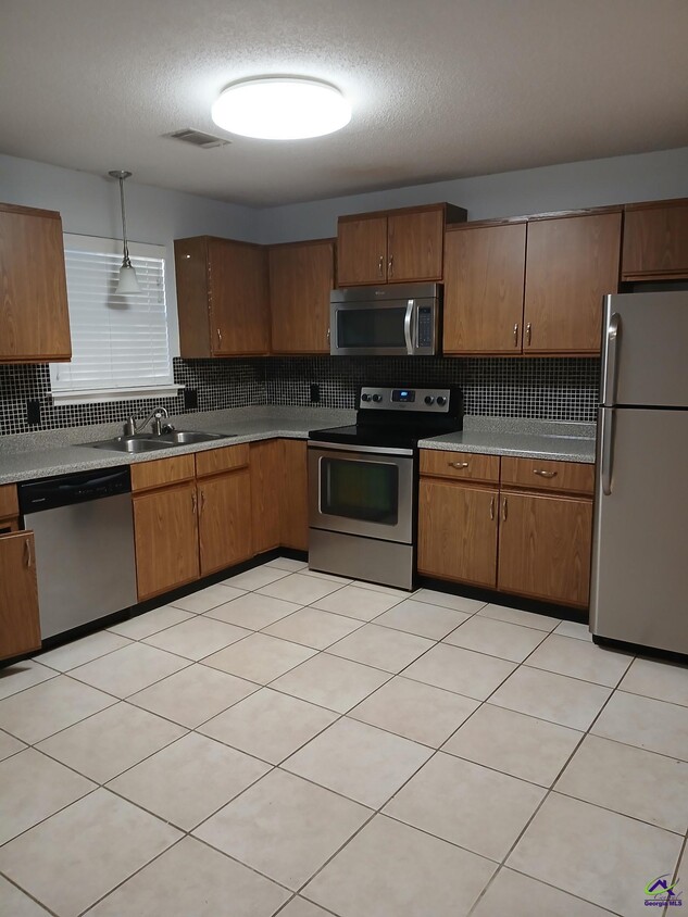 Building Photo - 452 Tallulah Trail