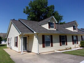 Building Photo - 1067 Farm Pond Ln